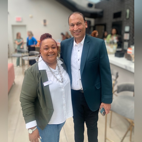 🗽@dlish718 Live from NYC 🏙️🗽 Sharing YOURS & Mine! Join me, Like, Share 🫶🏽 - Picture 13 of 17